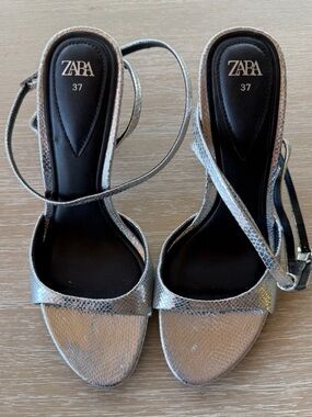 Zara Metallic Strappy Heeled Sandals Silver Snake Texture Size 7 (37)